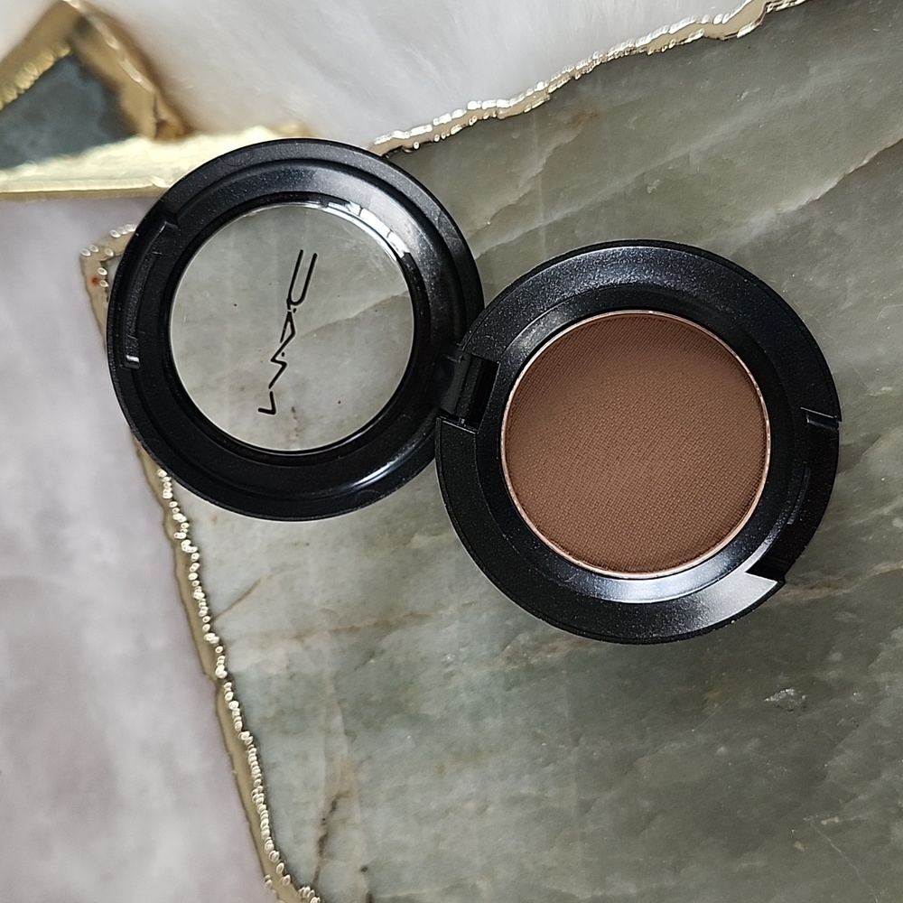 MAC Cosmetics  Eyeshadow Espresso Matte New